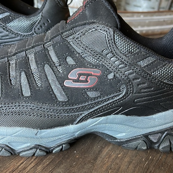Brand new SKECHERS - Picture 2 of 5